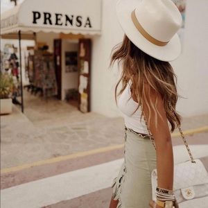 COPY - Lack of color M ivory